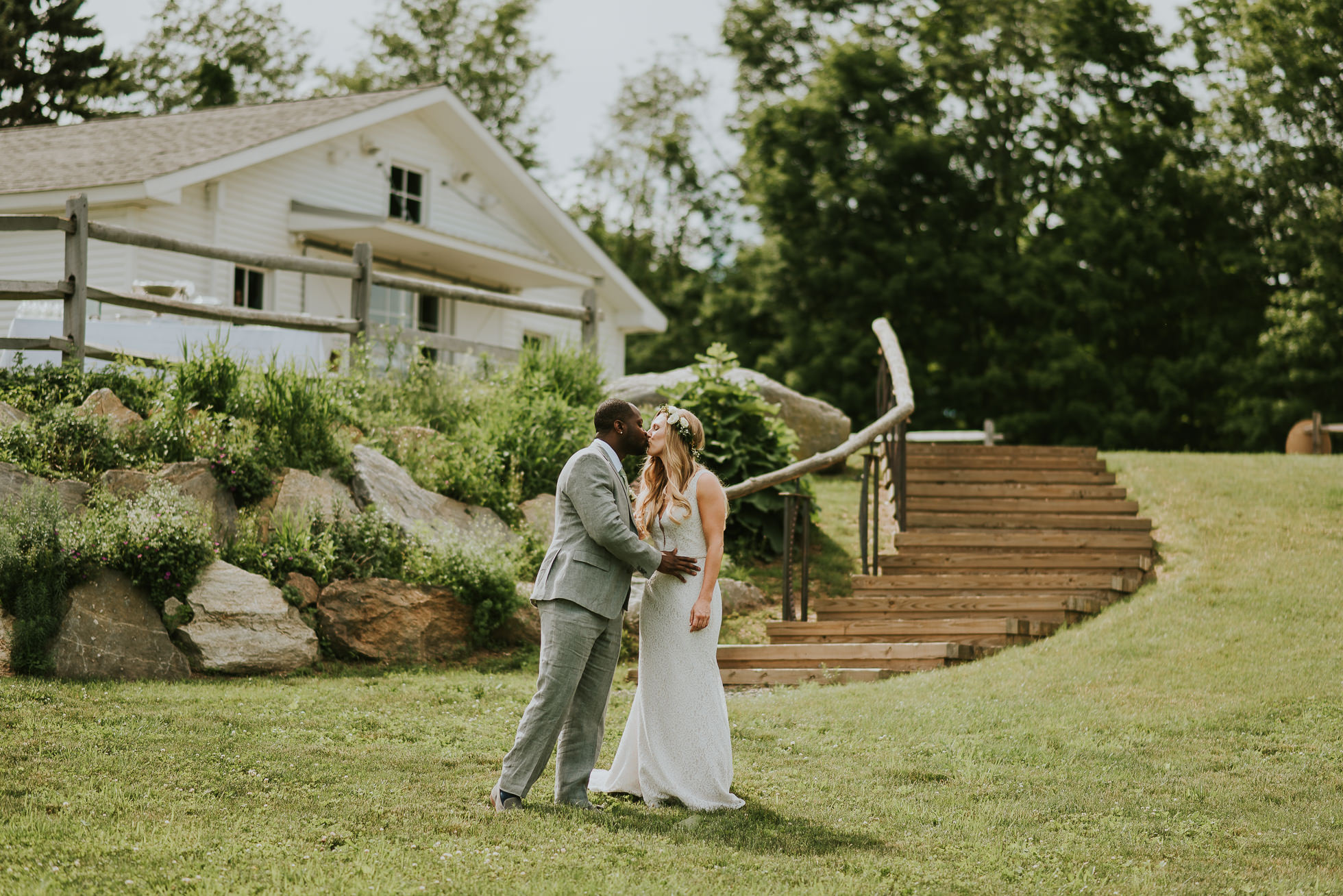 first kiss bride and groom photographed by Traverse the Tides