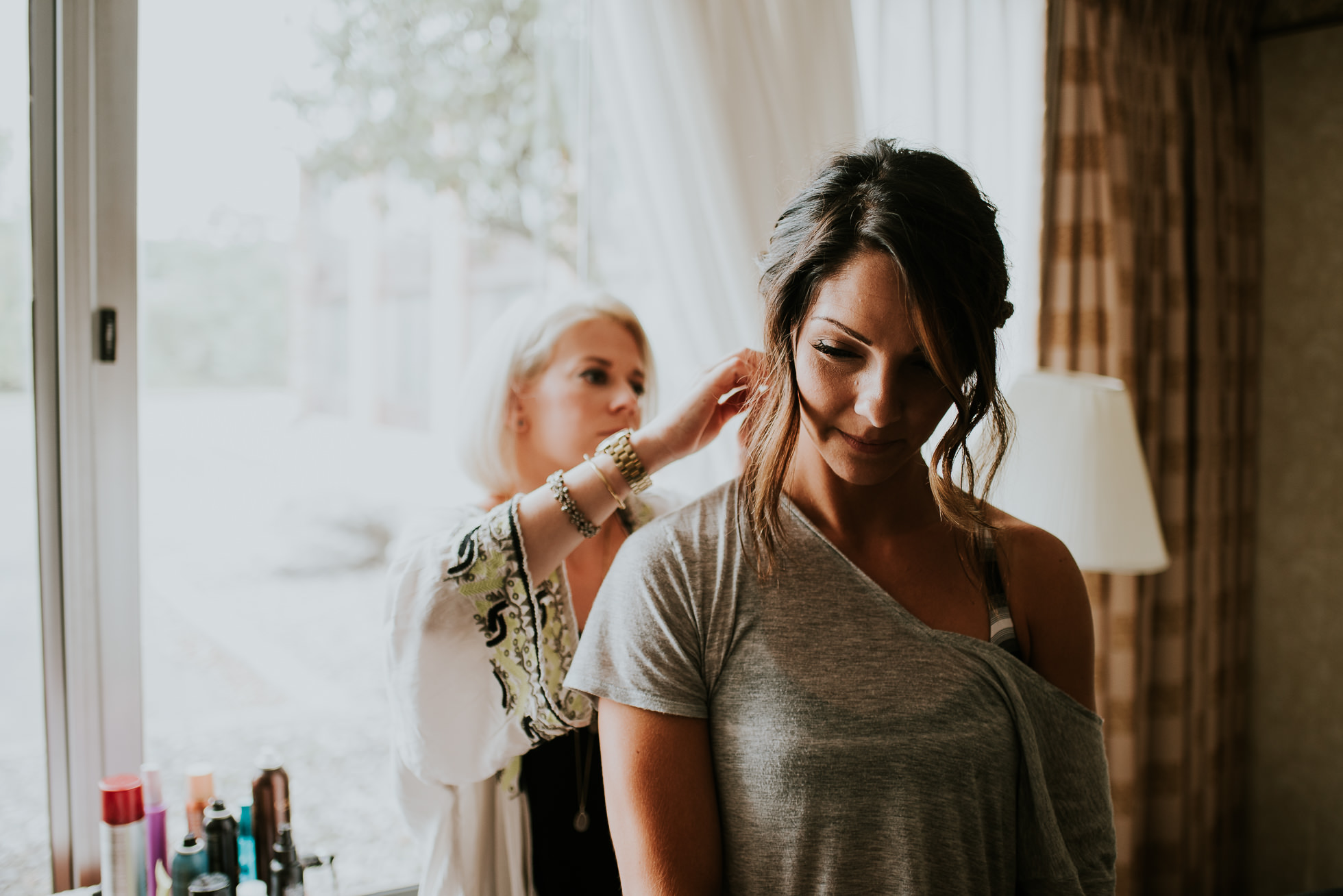 bridesmaid getting ready at olde tater barn in central bridge, ny photographed by traverse the tides