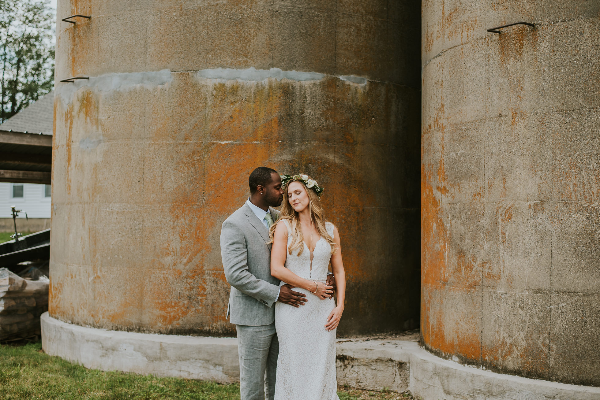 farm wedding photos photographed by Traverse the Tides