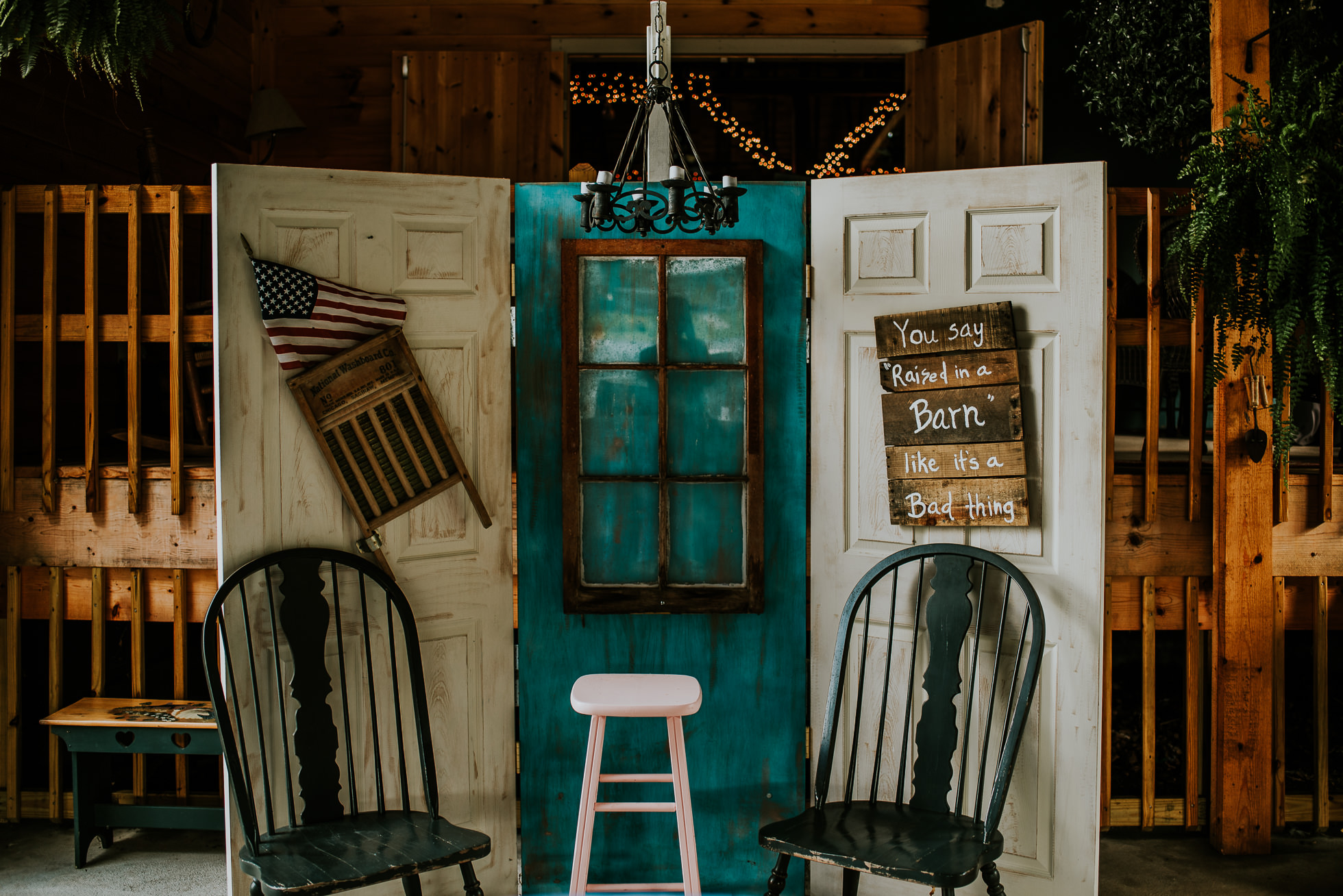 rustic details at olde tater barn wedding photographed by traverse the tides