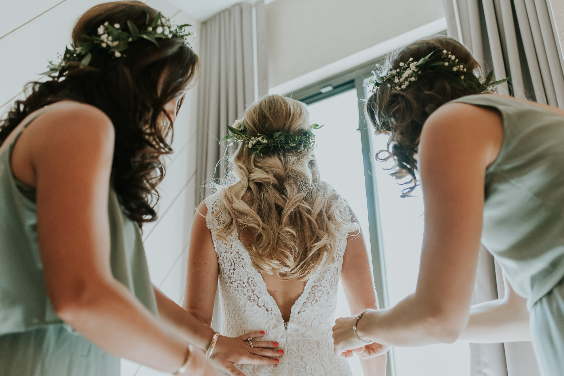 bridesmaids getting ready photographed by Traverse the Tides