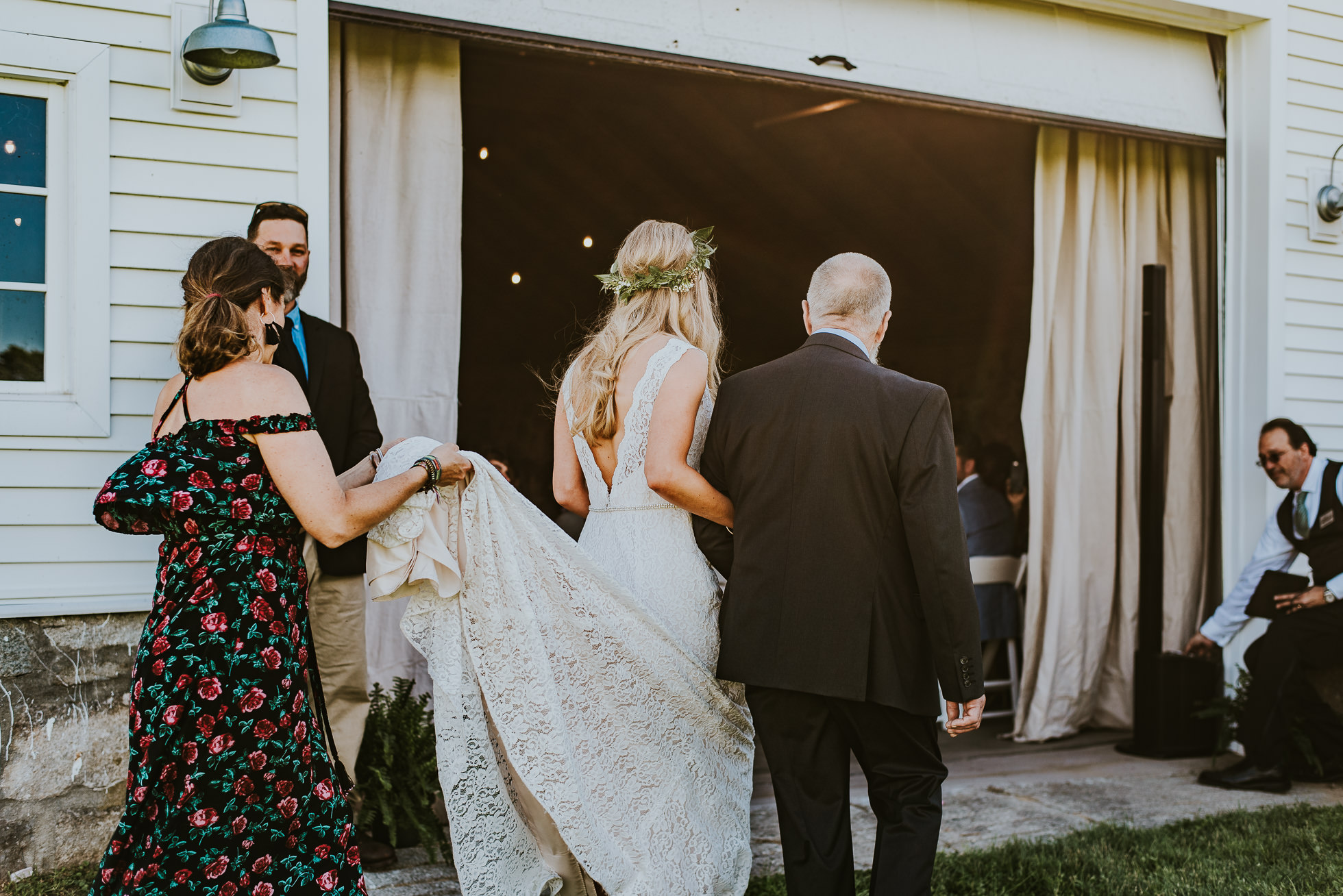 bride entrance ceremony photographed by Traverse the Tides