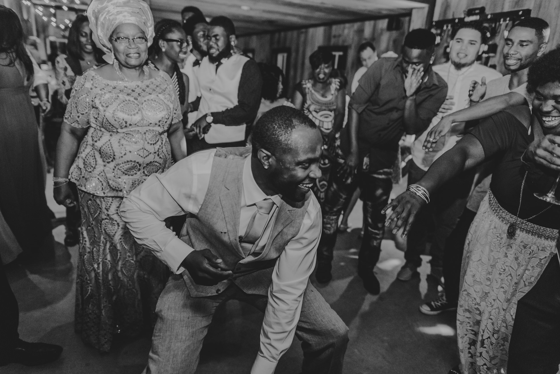 barn wedding dancing photographed by Traverse the Tides