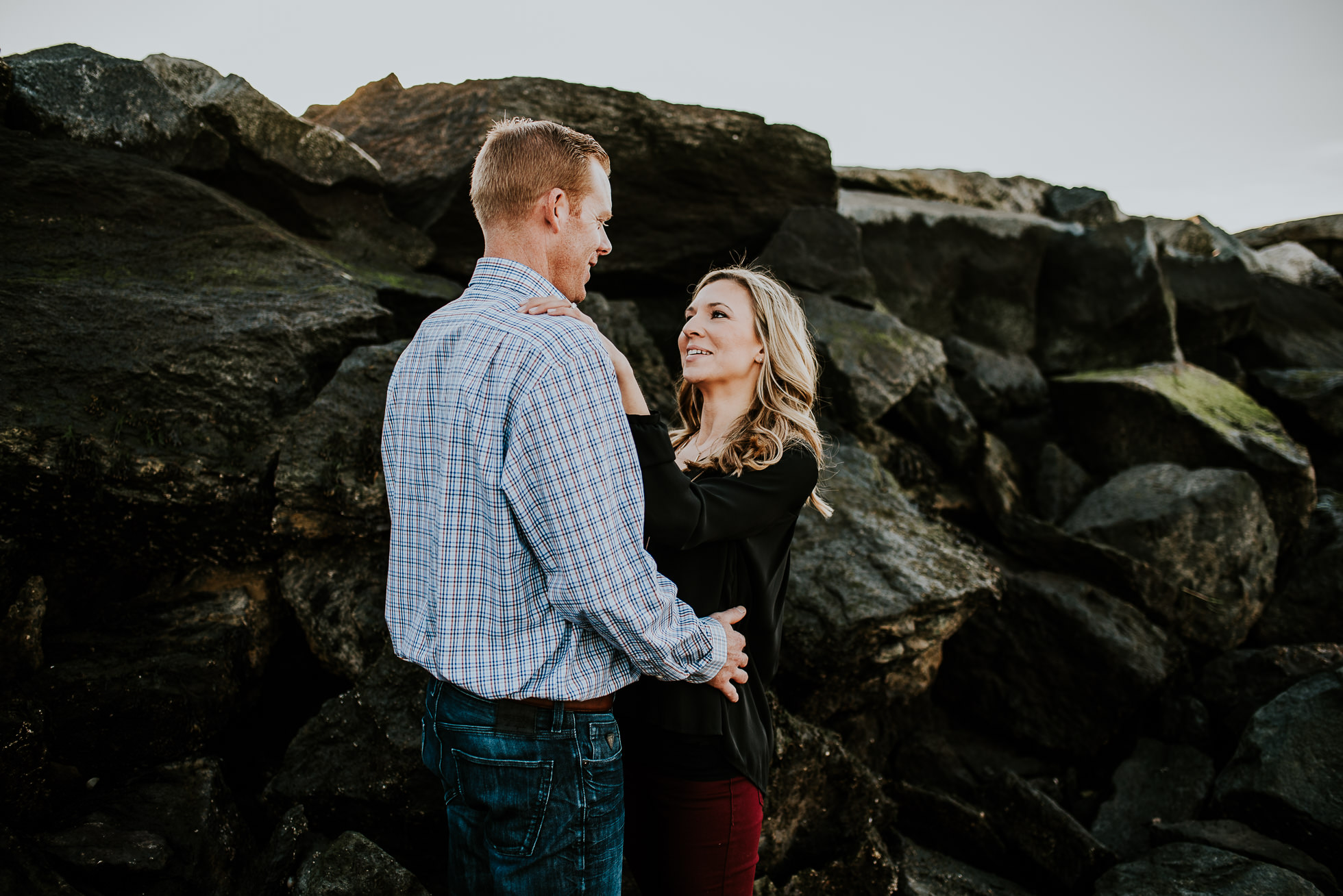 beach engagement session photographed by Traverse the Tides