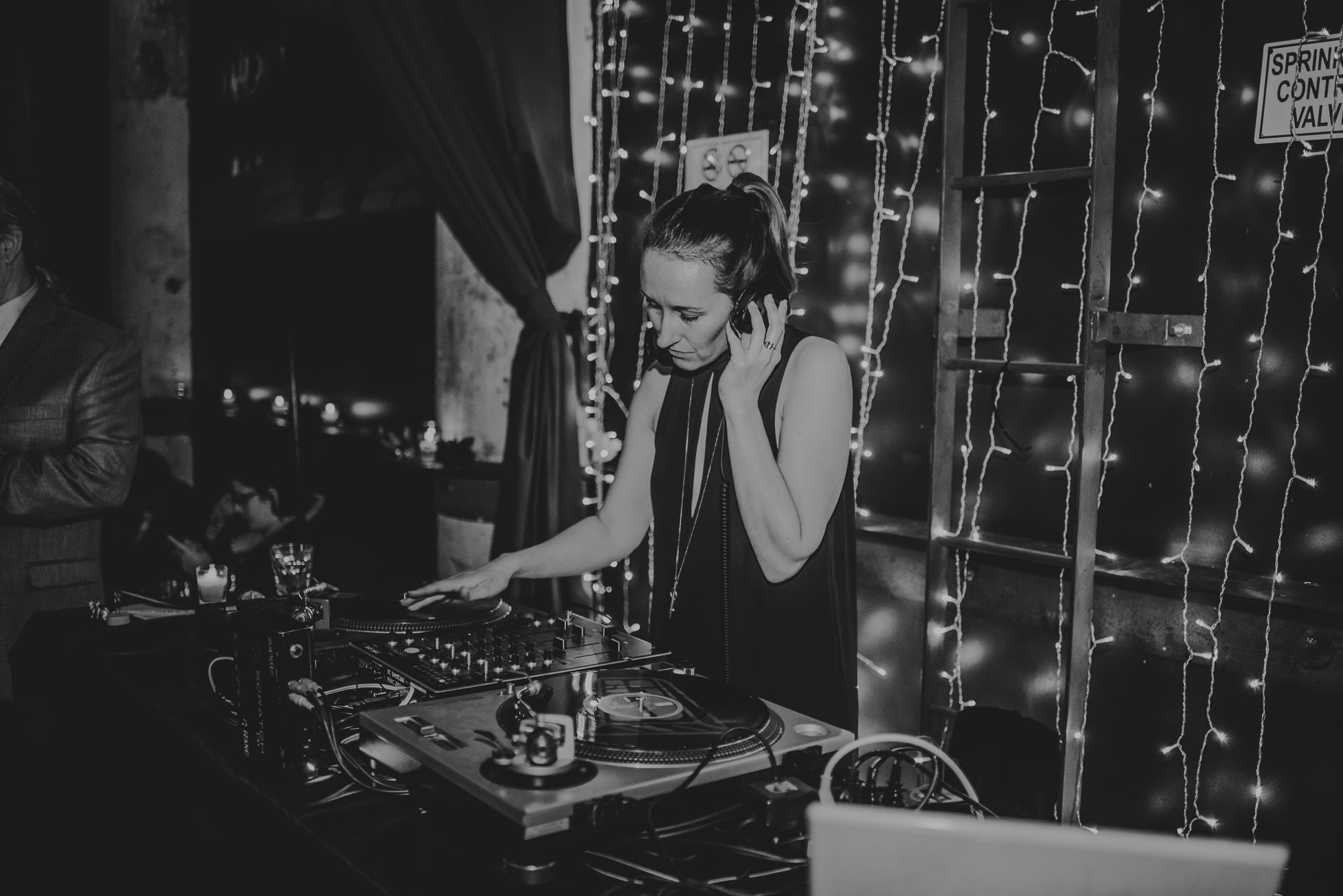 brooklyn wedding dj photographed by Traverse The Tides