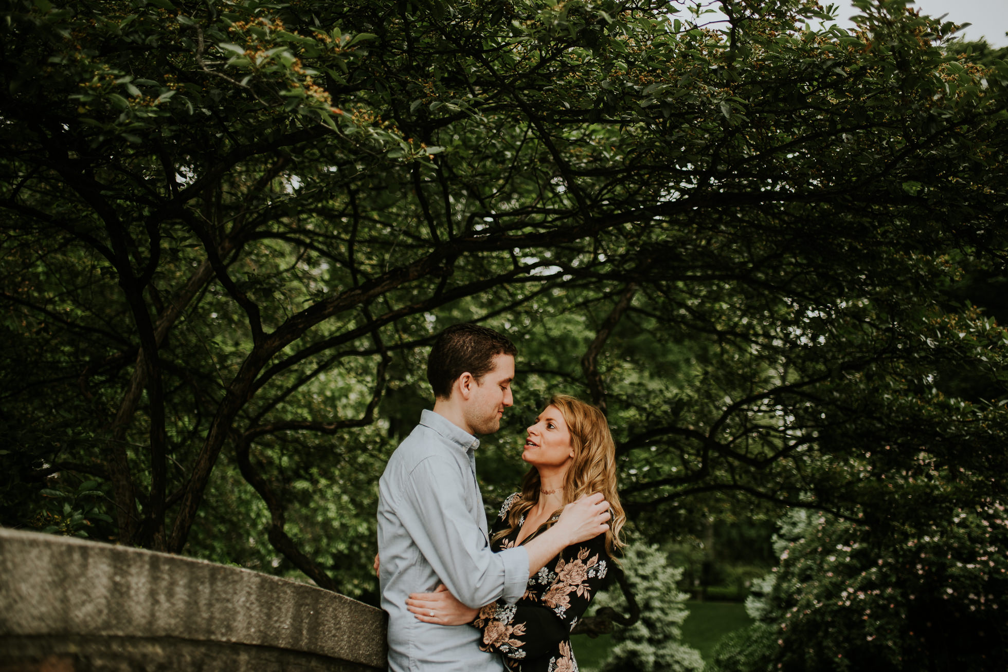 engagement photo poses photographed by Traverse the Tides11