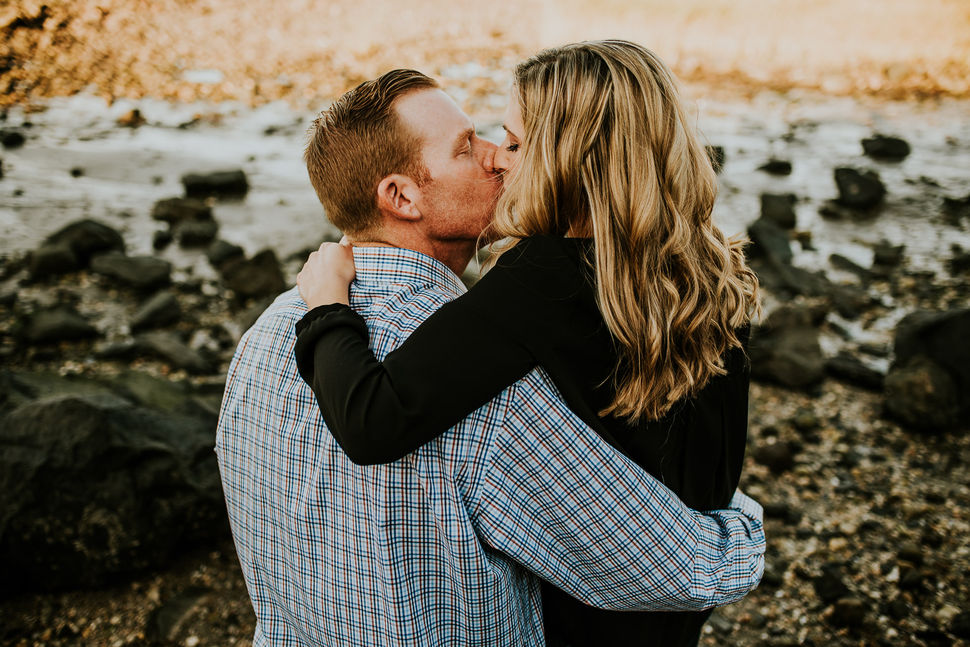 engagement session couple kissing photographed by Traverse the Tides