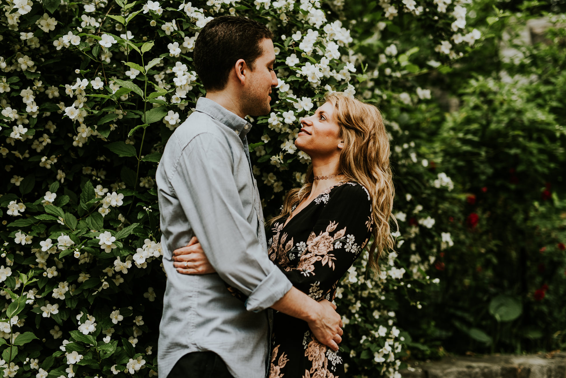 romantic nyc engagement photographed by Traverse the Tides15