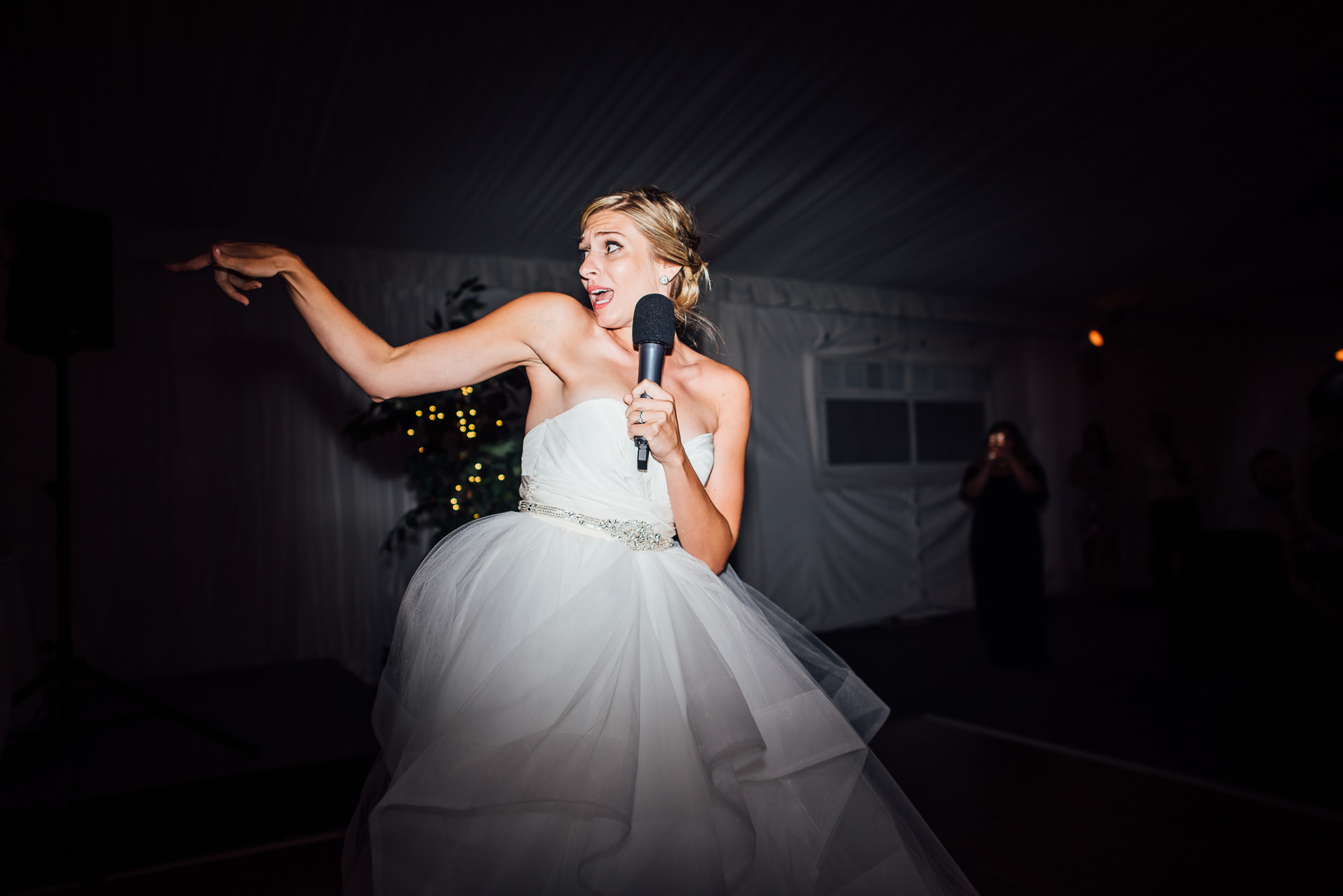 bride and groom sing at lyndhurst castle wedding photographed by traverse the tides-4