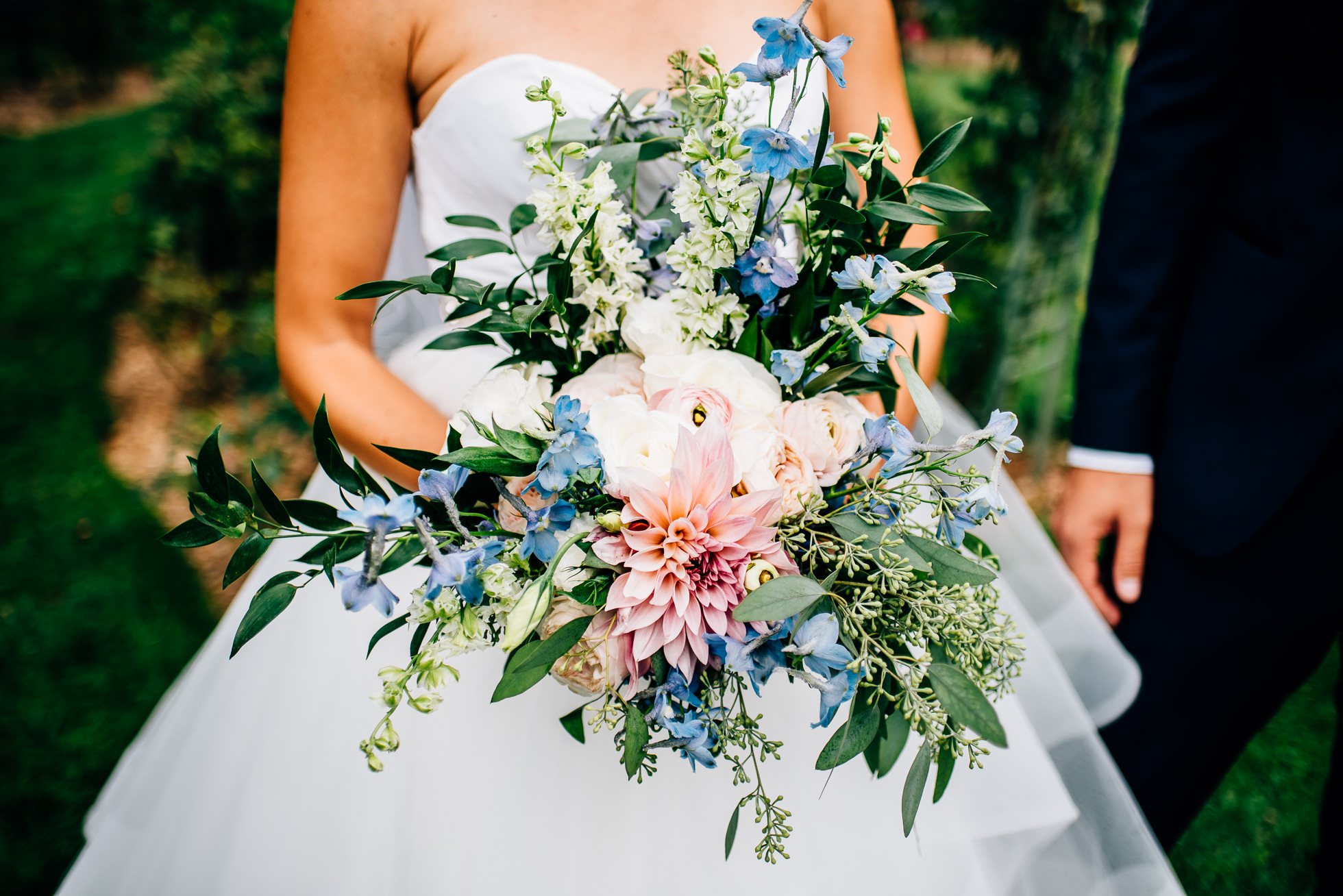 bride bouquet at lyndhurst castle rose garden photographed by traverse the tides