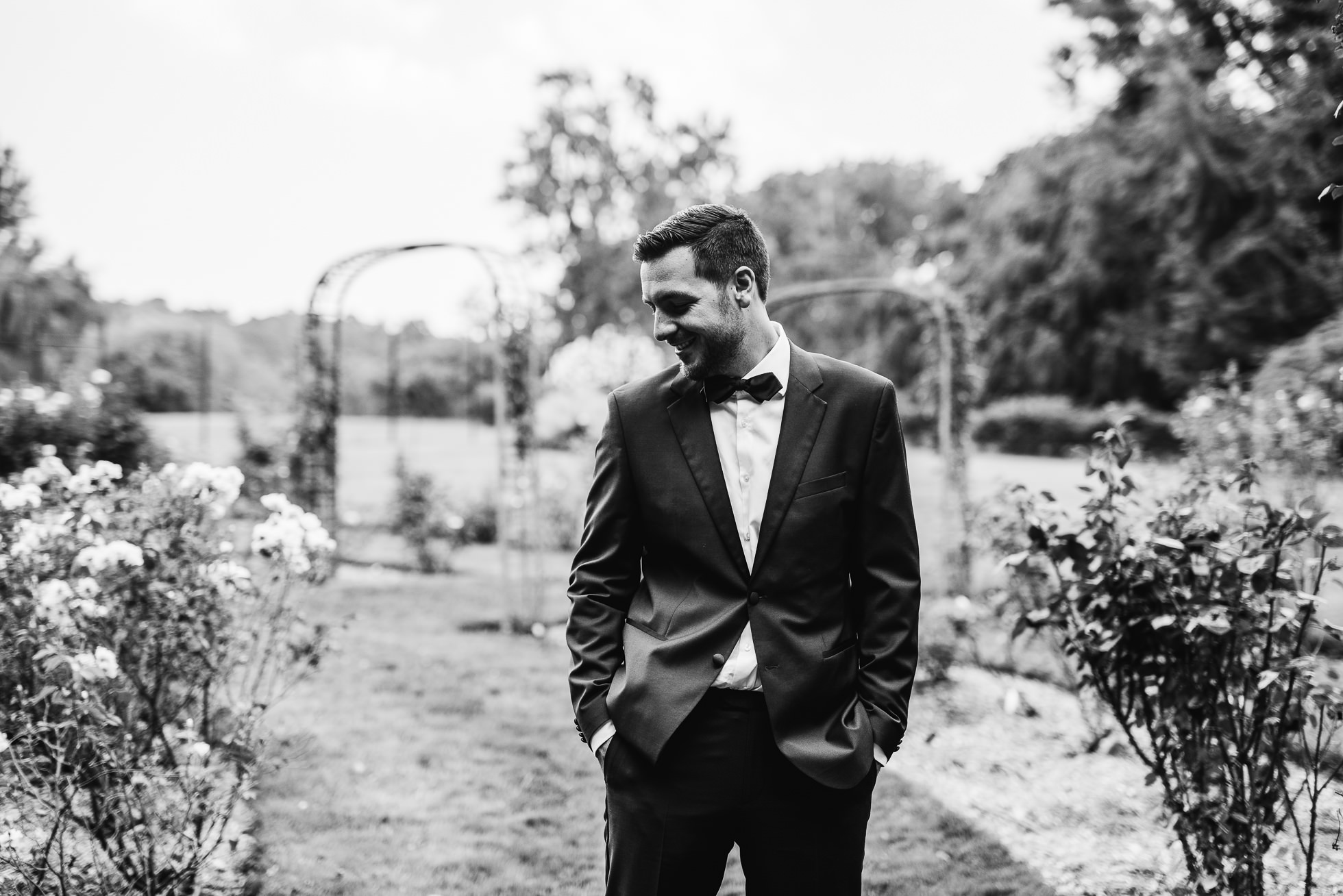 groom first look at lyndhurst castle rose garden photographed by traverse the tides