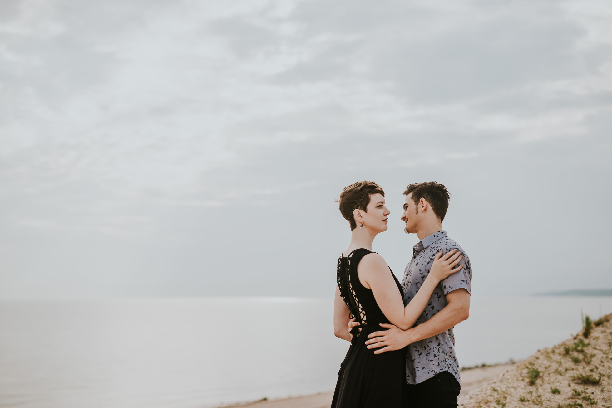 sunrise engagement pictures photographed by traverse the tides