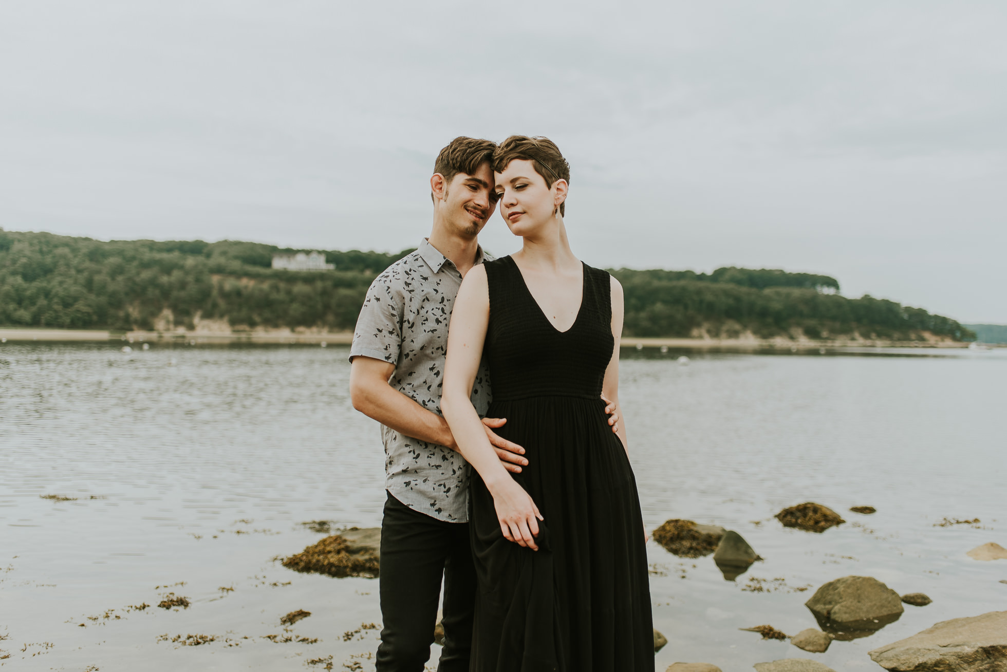 engagement photo poses photographed by traverse the tides