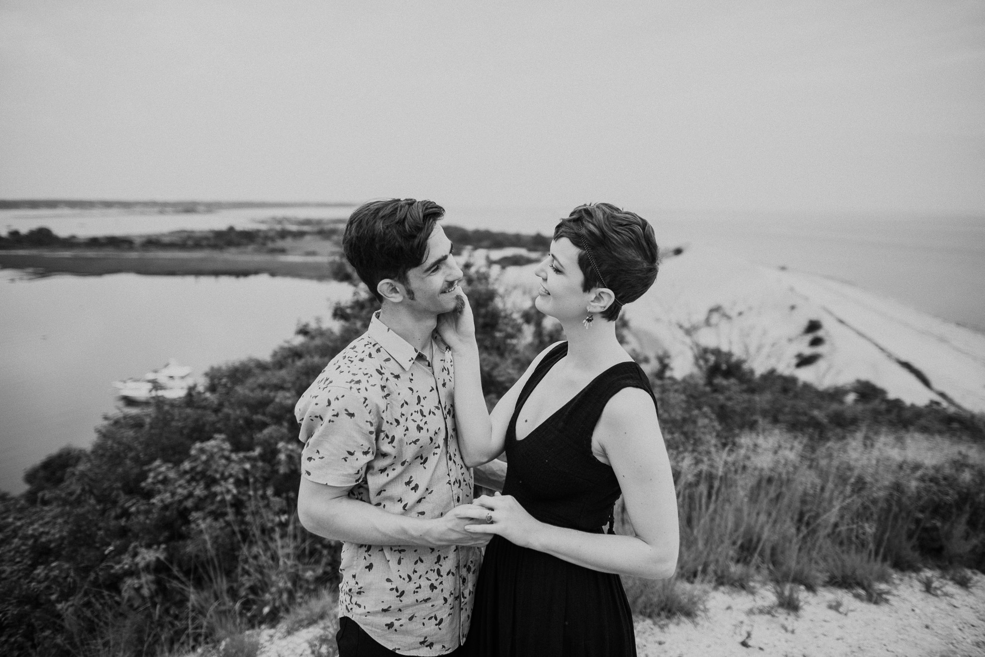 long island beach engagement session photographed by traverse the tides