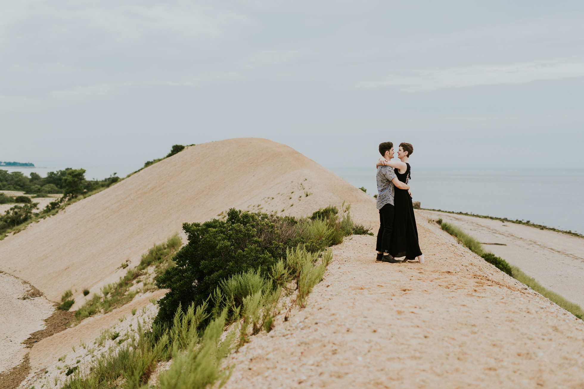 engagement photo outfit ideas photographed by traverse the tides