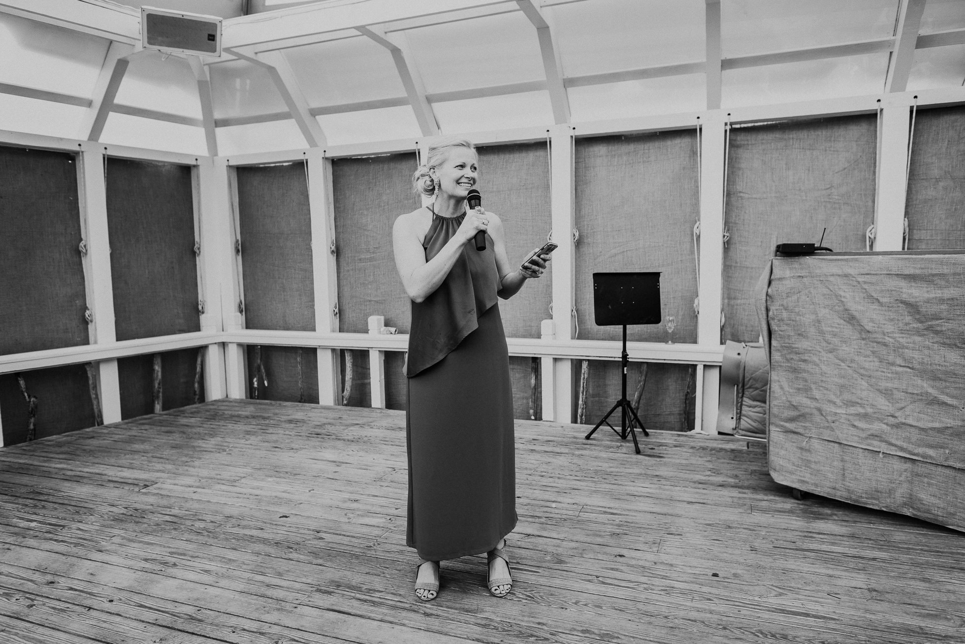 maid of honor speech at the surf lodge in Montauk wedding photographed by Traverse the Tides