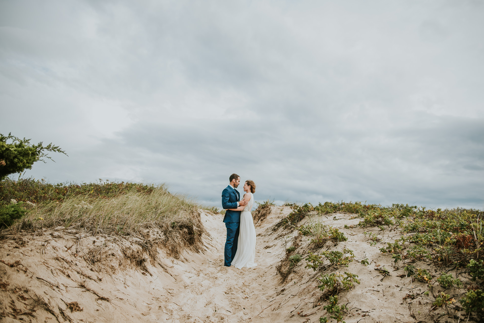 bride and groom sand dunes Montauk wedding photographed by Traverse the Tides