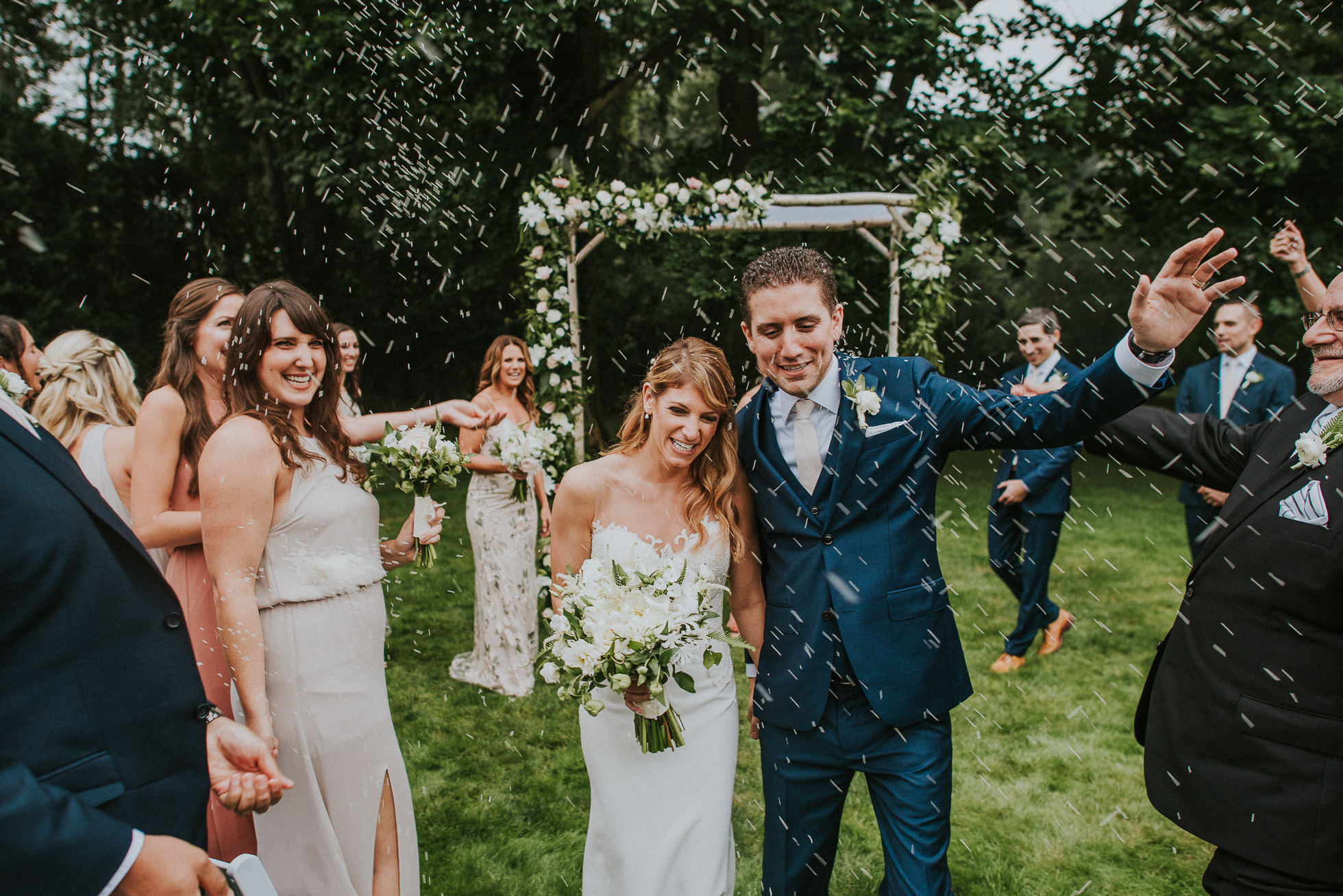 wedding ceremony confetti throw