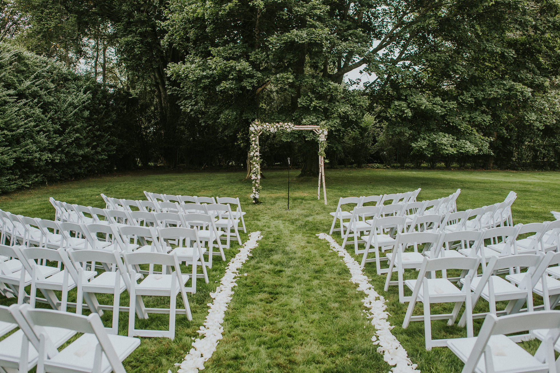 the Hedges Inn wedding ceremony