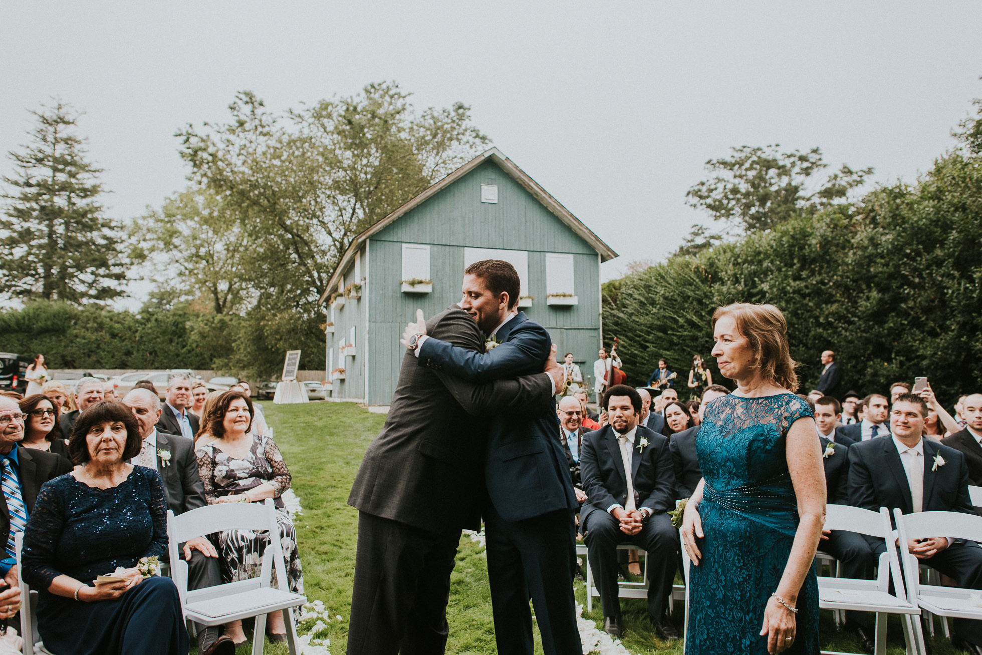 the Hedges Inn outdoor wedding ceremony