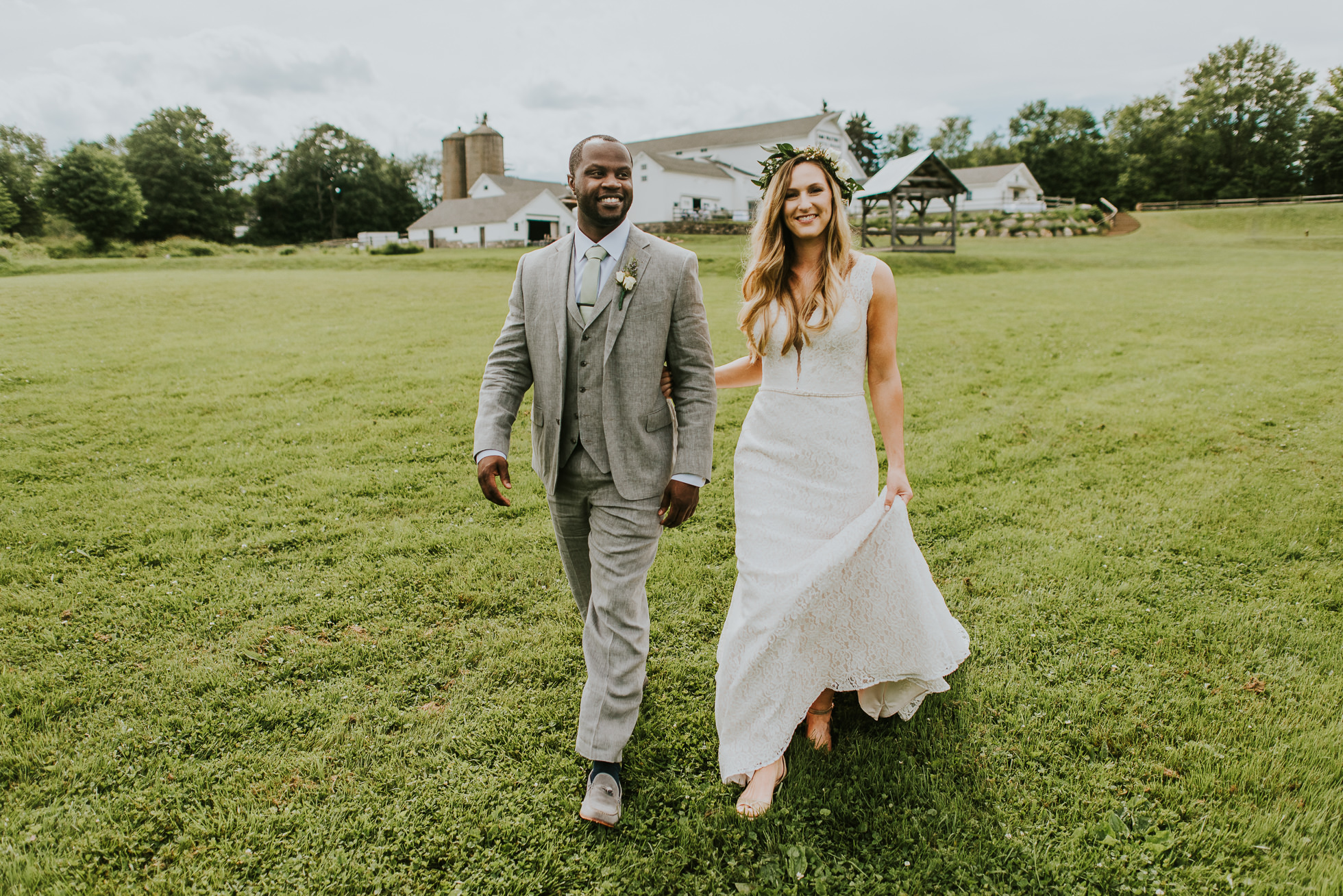 rustic wedding photos photographed by Traverse the Tides